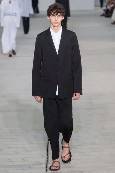 Look 10